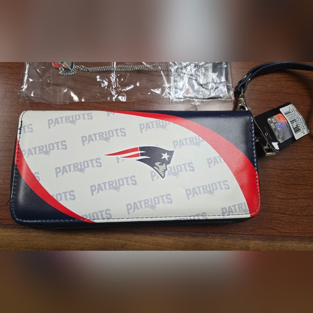 NWT | New England Patriots Wallet and Jewelry Set - Picture 3 of 7